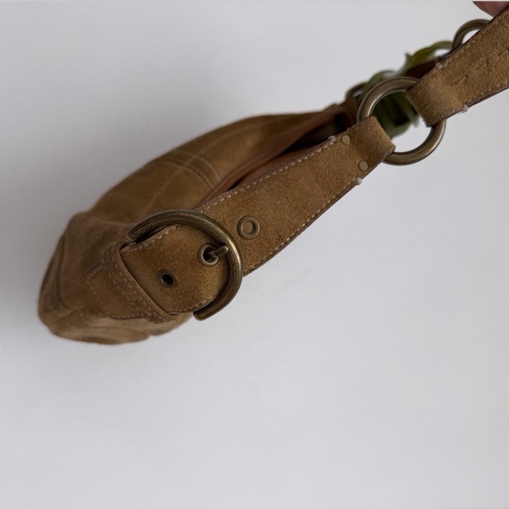 Vintage Coach Soho Tan Suede Hobo
Shoulder Bag 9658 Y2K Buckle Strap - Picture 3 of 9